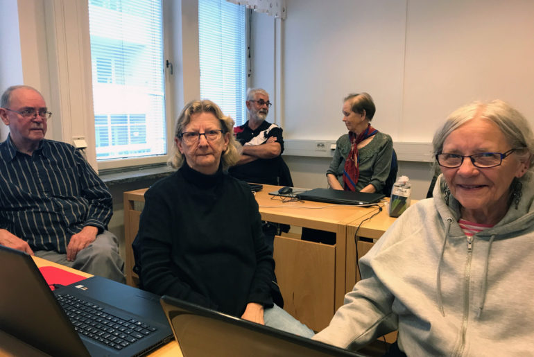 PRO i Malmö har datorkurs för sina medlemmar.